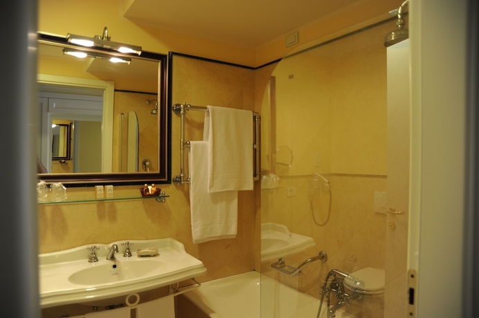 Imagen de la habitación del Hotel Villa Daphne. Foto 11