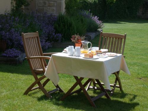 Imagen de los exteriores del Hotel Villa De Abalos. Foto 7