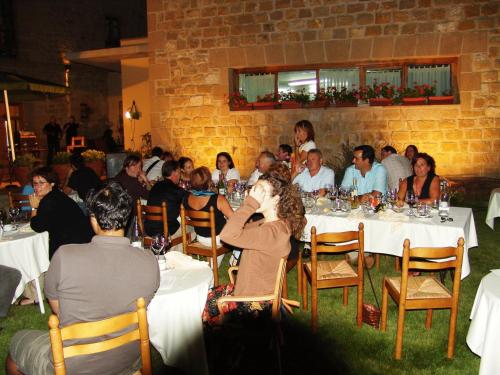 Imagen del bar/restaurante del Hotel Villa De Abalos. Foto 4