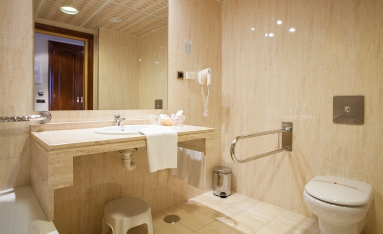 Imagen de la habitación del Hotel Villa De Almazán. Foto 10