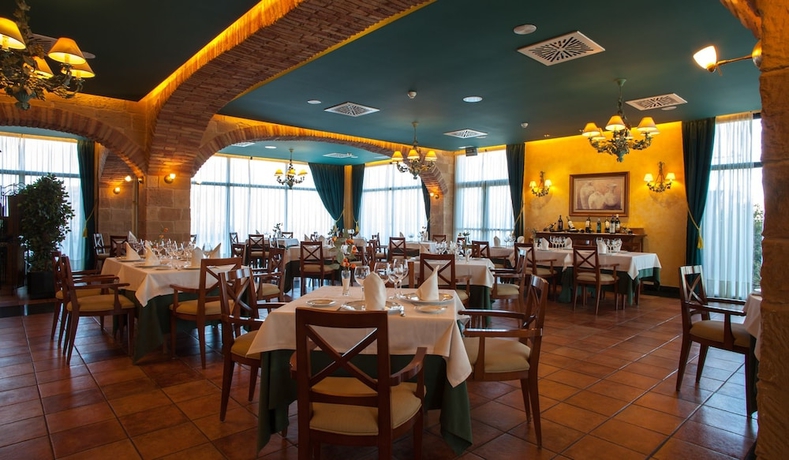 Imagen del bar/restaurante del Hotel Villa De Almazán. Foto 3