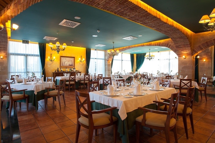 Imagen del bar/restaurante del Hotel Villa De Almazán. Foto 4