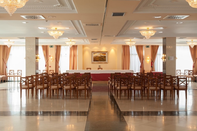 Imagen de los interiores del Hotel Villa De Almazán. Foto 17