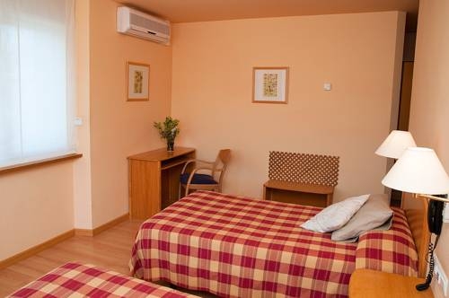 Imagen general del Hotel Villa De Ayerbe. Foto 7