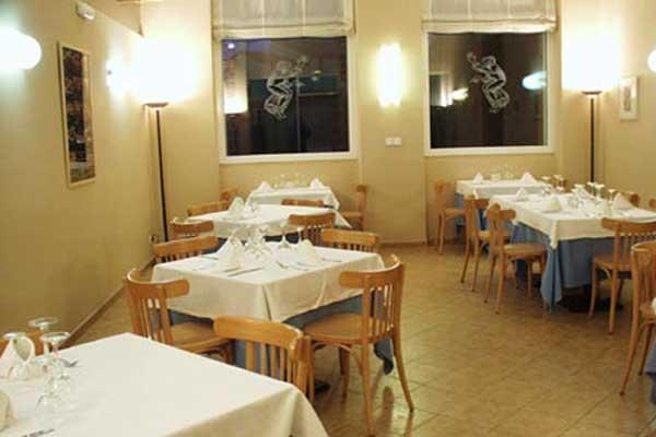 Imagen del bar/restaurante del Hotel Villa De Ayerbe. Foto 17