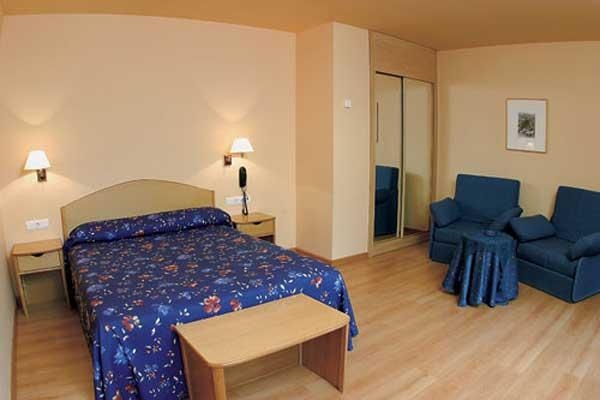 Imagen de la habitación del Hotel Villa De Ayerbe. Foto 20