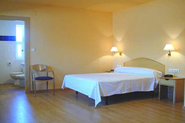 Imagen de la habitación del Hotel Villa De Ayerbe. Foto 22