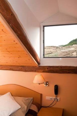 Imagen general del Hotel Villa De Ayerbe. Foto 10