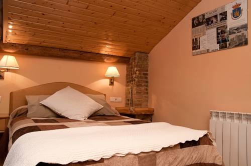 Imagen general del Hotel Villa De Ayerbe. Foto 12