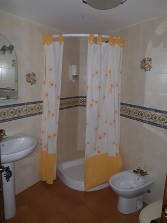 Imagen de la habitación del Hotel Villa De Berzocana. Foto 7