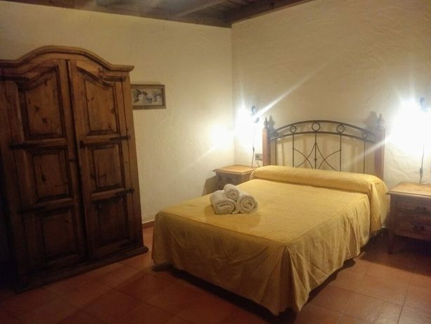 Imagen de la habitación del Hotel Villa De Berzocana. Foto 15