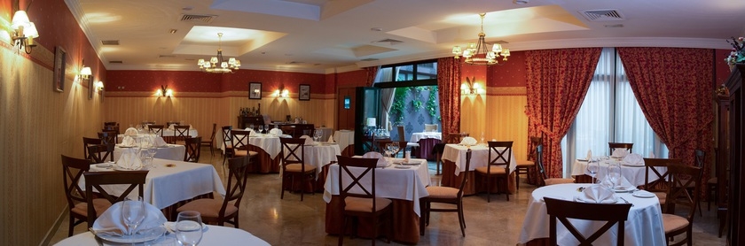 Imagen del bar/restaurante del Hotel Villa De Ferias. Foto 2