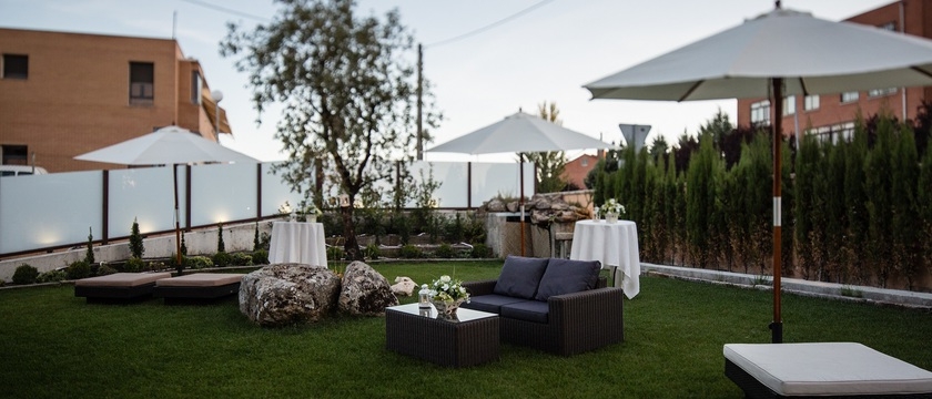 Imagen de los exteriores del Hotel Villa De Ferias. Foto 11