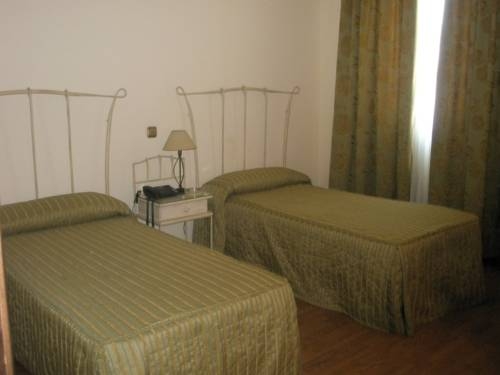 Imagen de la habitación del Hotel Villa De Ferias. Foto 6