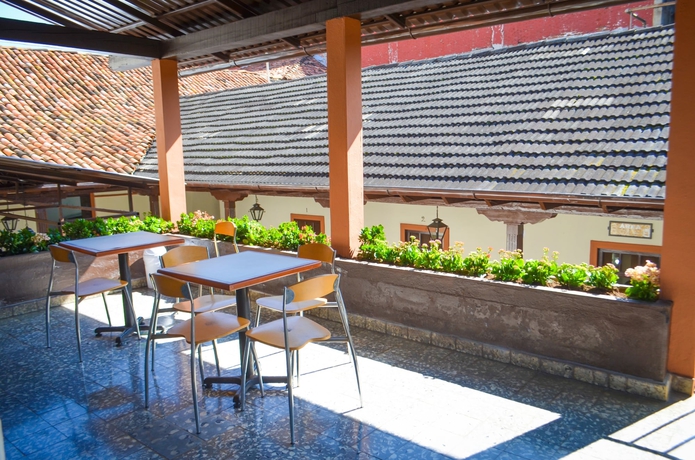 Imagen de los exteriores del Hotel Villa De Flores. Foto 8