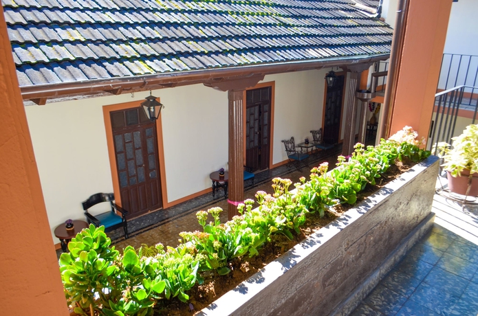 Imagen de los exteriores del Hotel Villa De Flores. Foto 9