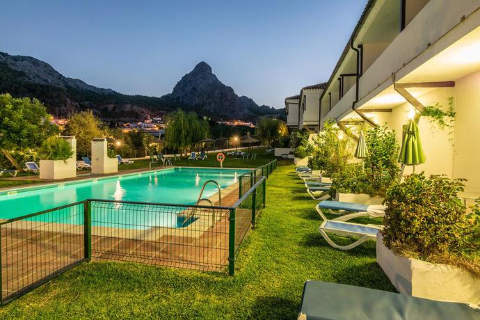 Imagen de la piscina del Hotel Villa De Grazalema. Foto 12