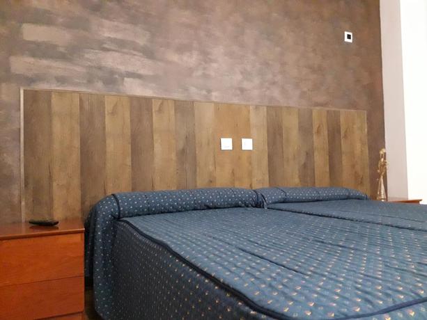 Imagen de la habitación del Hotel Villa De Lerma. Foto 7