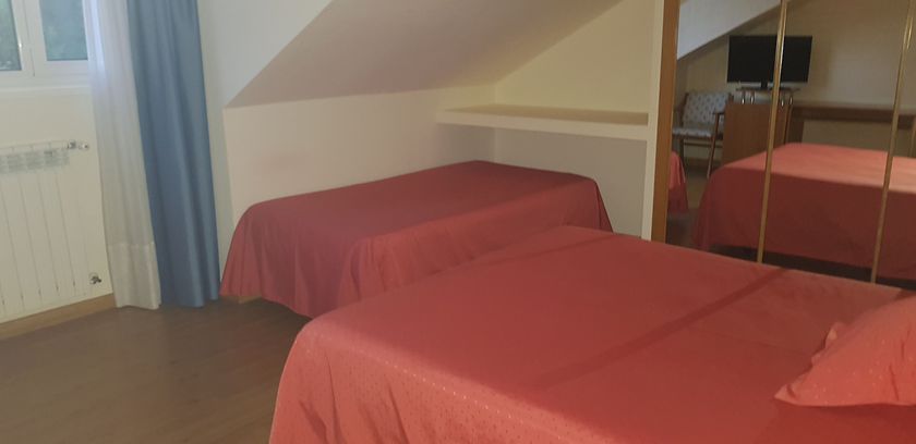 Imagen de la habitación del Hotel Villa De Llanes. Foto 2