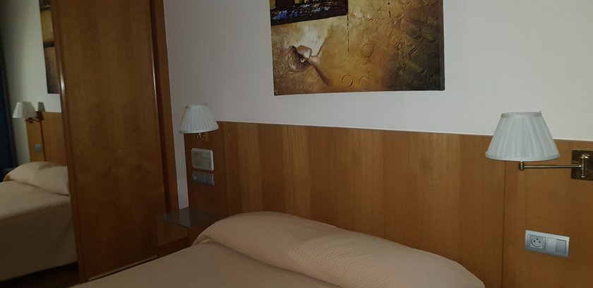 Imagen de la habitación del Hotel Villa De Llanes. Foto 4