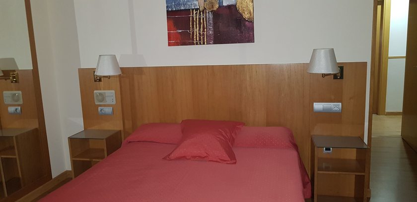 Imagen de la habitación del Hotel Villa De Llanes. Foto 5