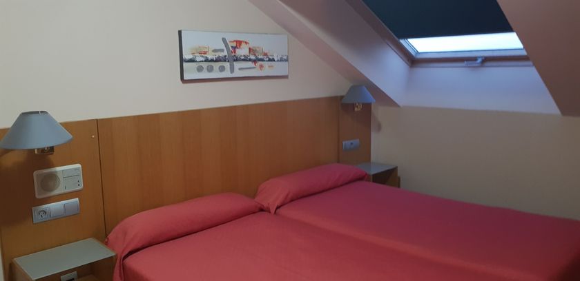 Imagen de la habitación del Hotel Villa De Llanes. Foto 7