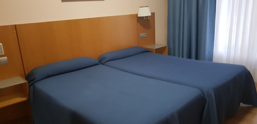 Imagen de la habitación del Hotel Villa De Llanes. Foto 14