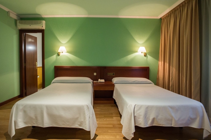 Imagen de la habitación del Hotel Villa De Marin. Foto 3