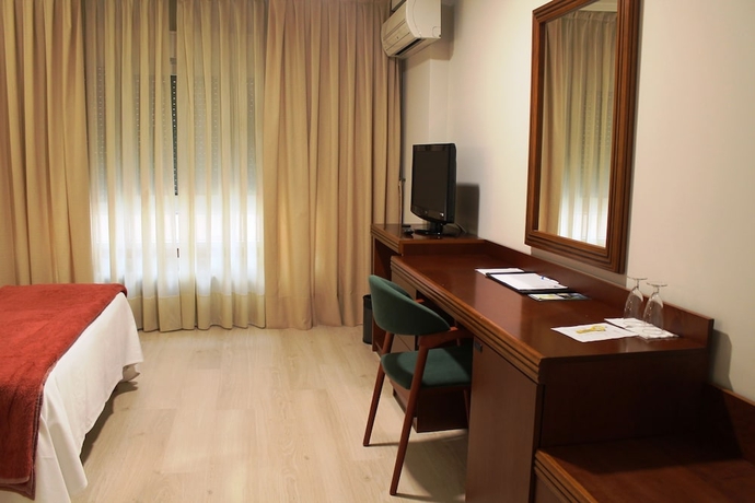 Imagen de la habitación del Hotel Villa De Marin. Foto 5