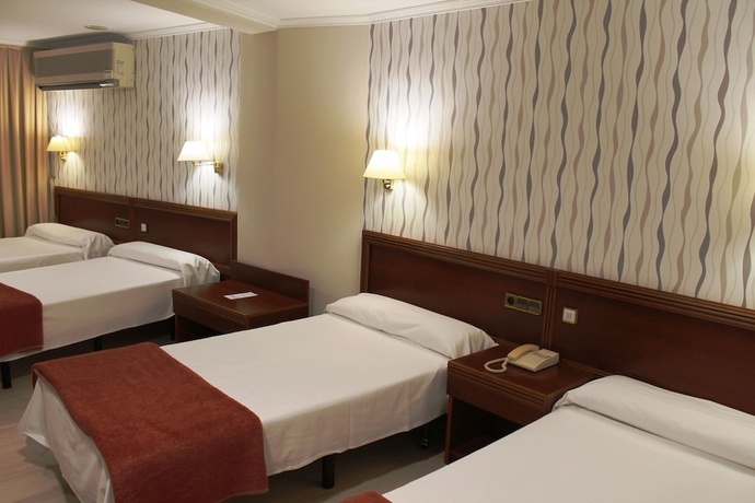 Imagen de la habitación del Hotel Villa De Marin. Foto 12