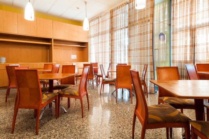 Imagen del bar/restaurante del Hotel Villa De Pinto. Foto 2