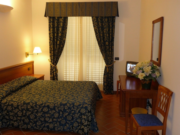 Imagen de la habitación del Hotel Villa Dei Bosconi. Foto 6