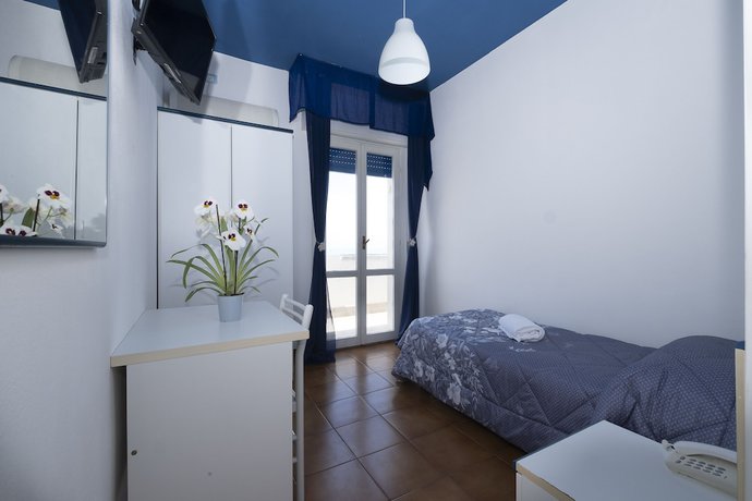 Imagen de la habitación del Hotel Villa Dei Gerani. Foto 19