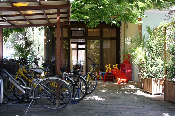 Imagen de los exteriores del Hotel Villa Dei Gerani, Viserba. Foto 9