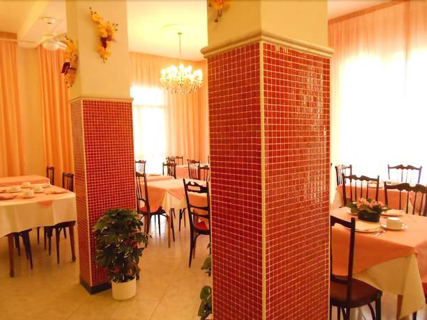 Imagen del bar/restaurante del Hotel Villa Dei Platani. Foto 4