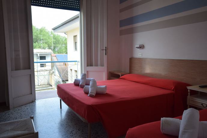 Imagen de la habitación del Hotel Villa Dei Platani. Foto 10
