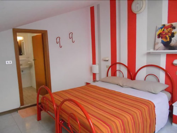Imagen de la habitación del Hotel Villa Dei Platani. Foto 13