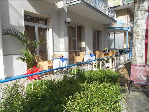 Imagen de los exteriores del Hotel Villa Dei Platani. Foto 18