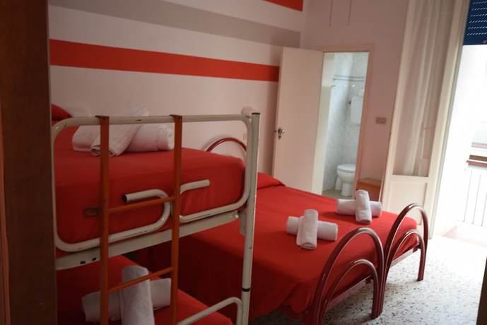 Imagen de la habitación del Hotel Villa Dei Platani. Foto 17