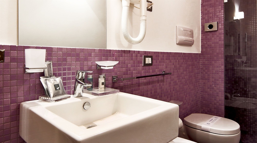 Imagen de la habitación del Hotel Villa Del Lauro. Foto 2