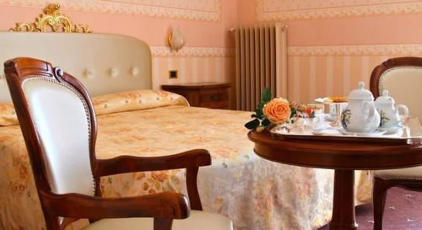 Imagen de la habitación del Hotel Villa Del Sogno. Foto 13