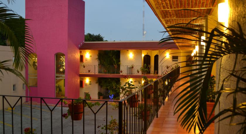 Imagen de los exteriores del Hotel Villa Del Sol, Guadalajara. Foto 6