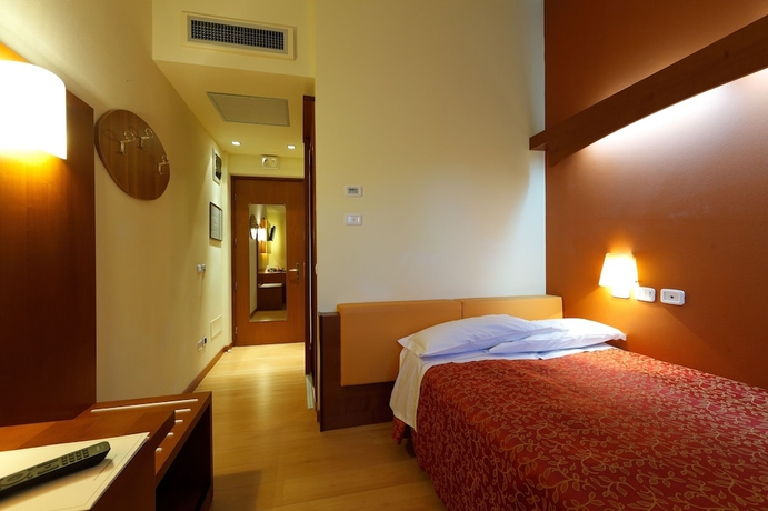 Imagen de la habitación del Hotel Villa Delle Rose, Aeropuerto de Milán-Malpensa. Foto 11