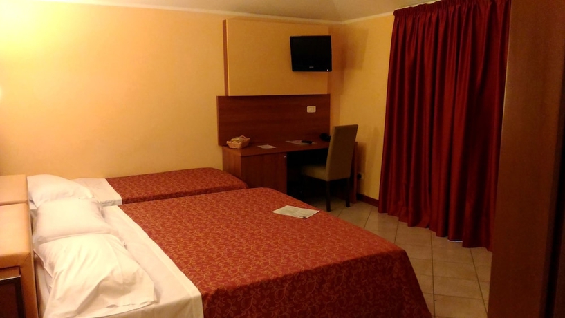 Imagen de la habitación del Hotel Villa Delle Rose, Aeropuerto de Milán-Malpensa. Foto 13