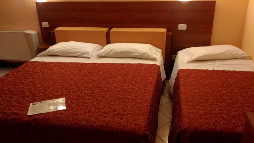 Imagen de la habitación del Hotel Villa Delle Rose, Aeropuerto de Milán-Malpensa. Foto 14