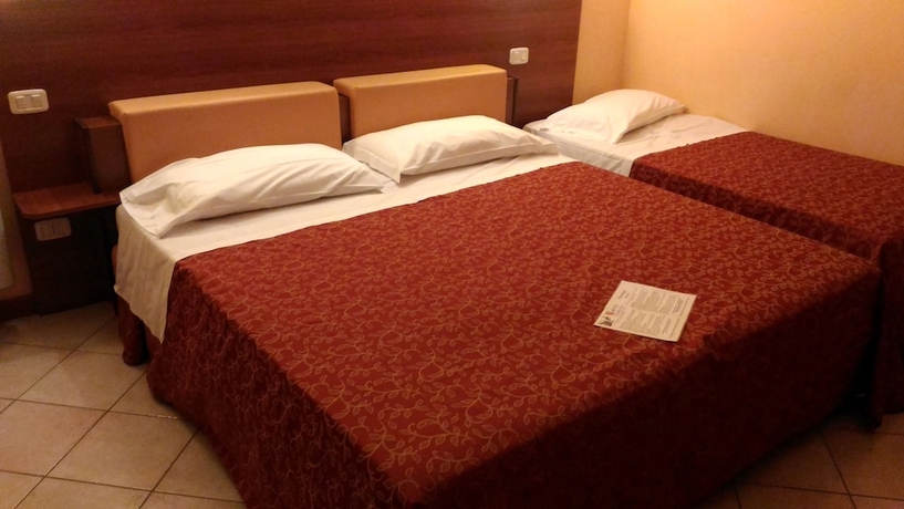 Imagen de la habitación del Hotel Villa Delle Rose, Aeropuerto de Milán-Malpensa. Foto 15