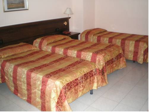 Imagen de la habitación del Hotel Villa Delle Rose, ORISTANO. Foto 7