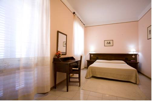 Imagen de la habitación del Hotel Villa Delle Rose, ORISTANO. Foto 9