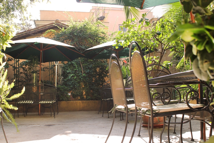 Imagen de los exteriores del Hotel Villa Delle Rose, Termini. Foto 8