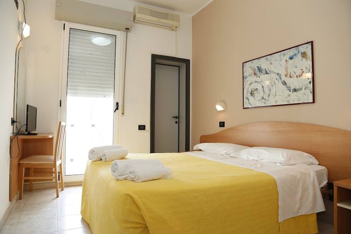 Imagen de la habitación del Hotel Villa Dina. Foto 4
